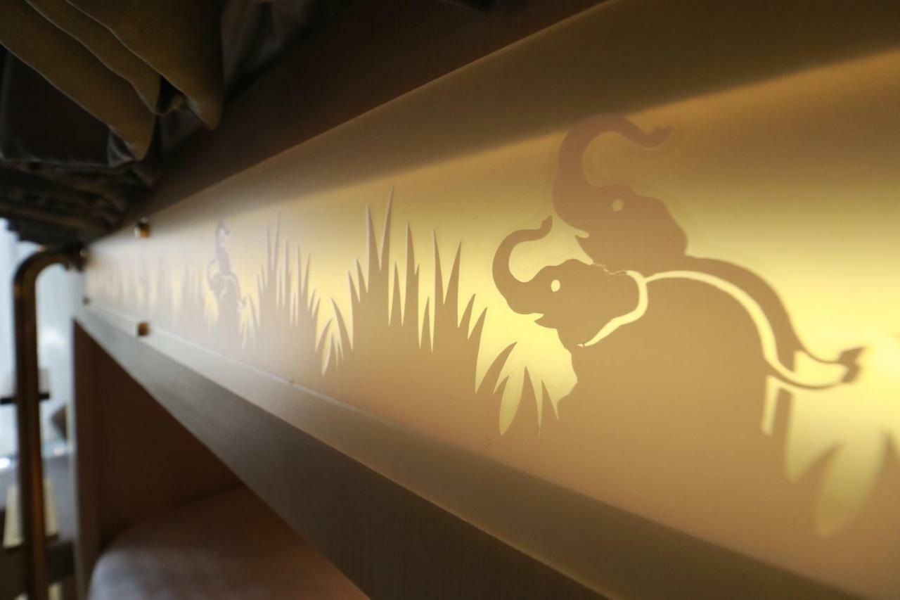 The Lol Elephant Hostel Бангкок Экстерьер фото