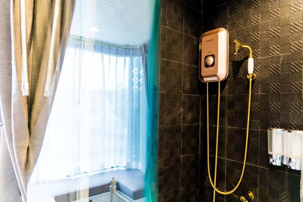 The Lol Elephant Hostel Бангкок Экстерьер фото