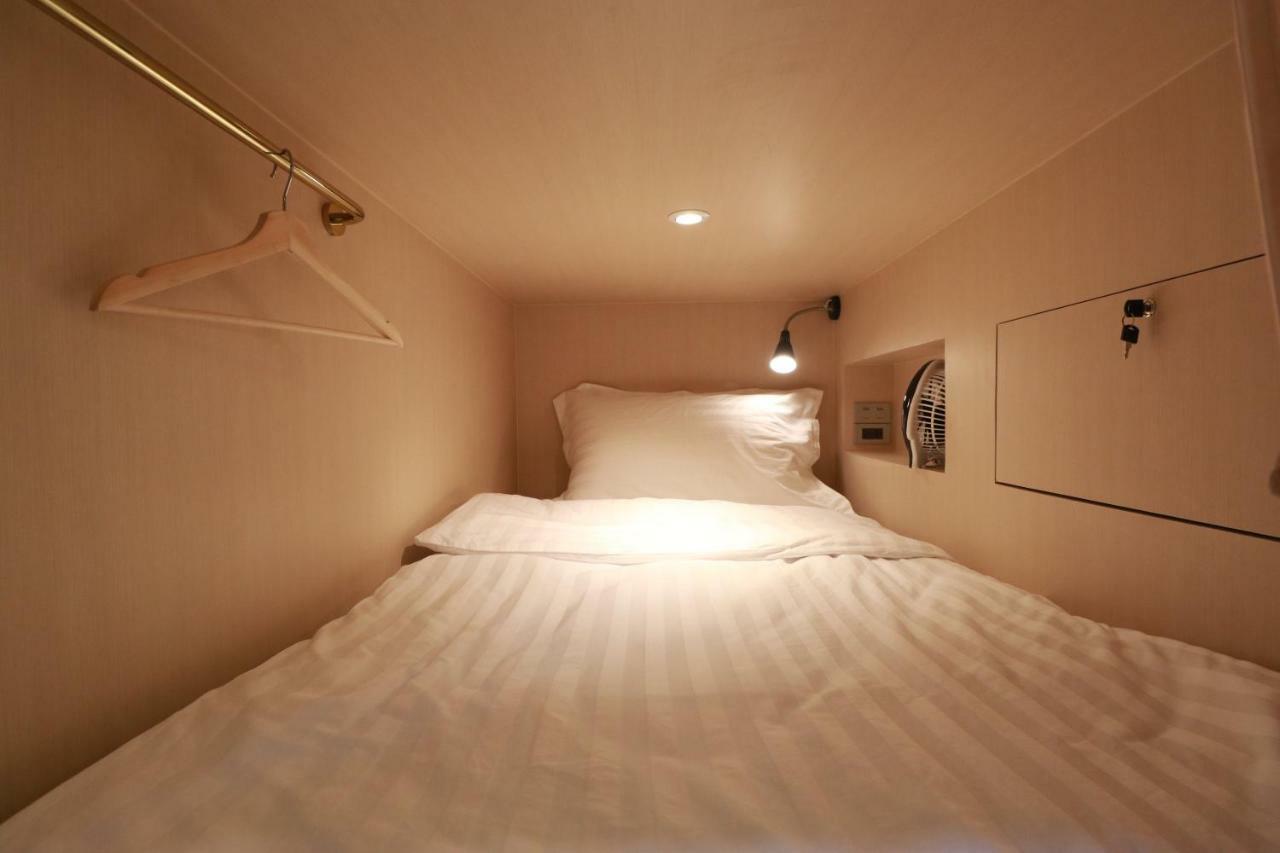 The Lol Elephant Hostel Бангкок Экстерьер фото